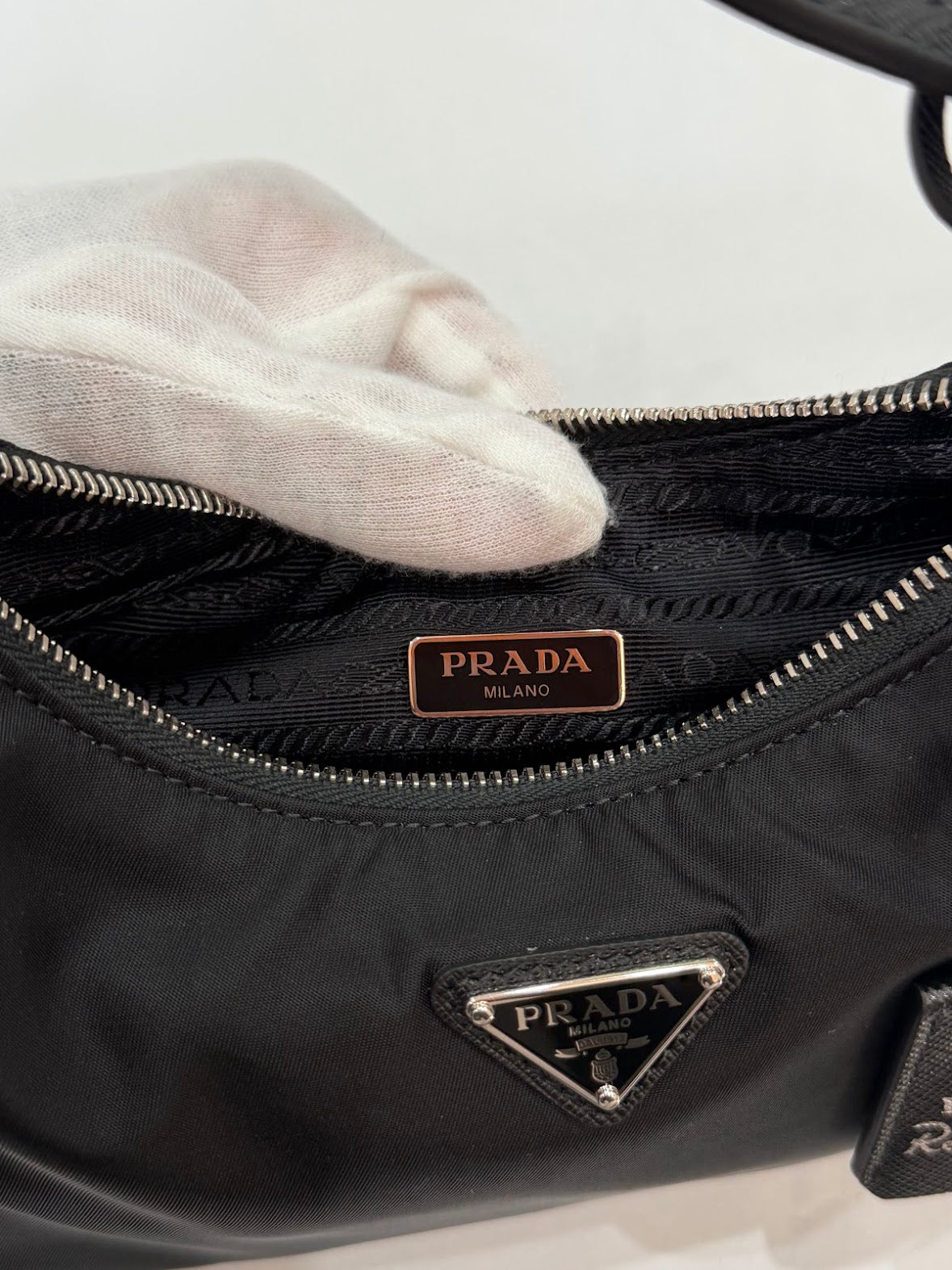 Prada Re-Edition 2005 Mini Borsa in Re-Nylon e Saffiano Nera