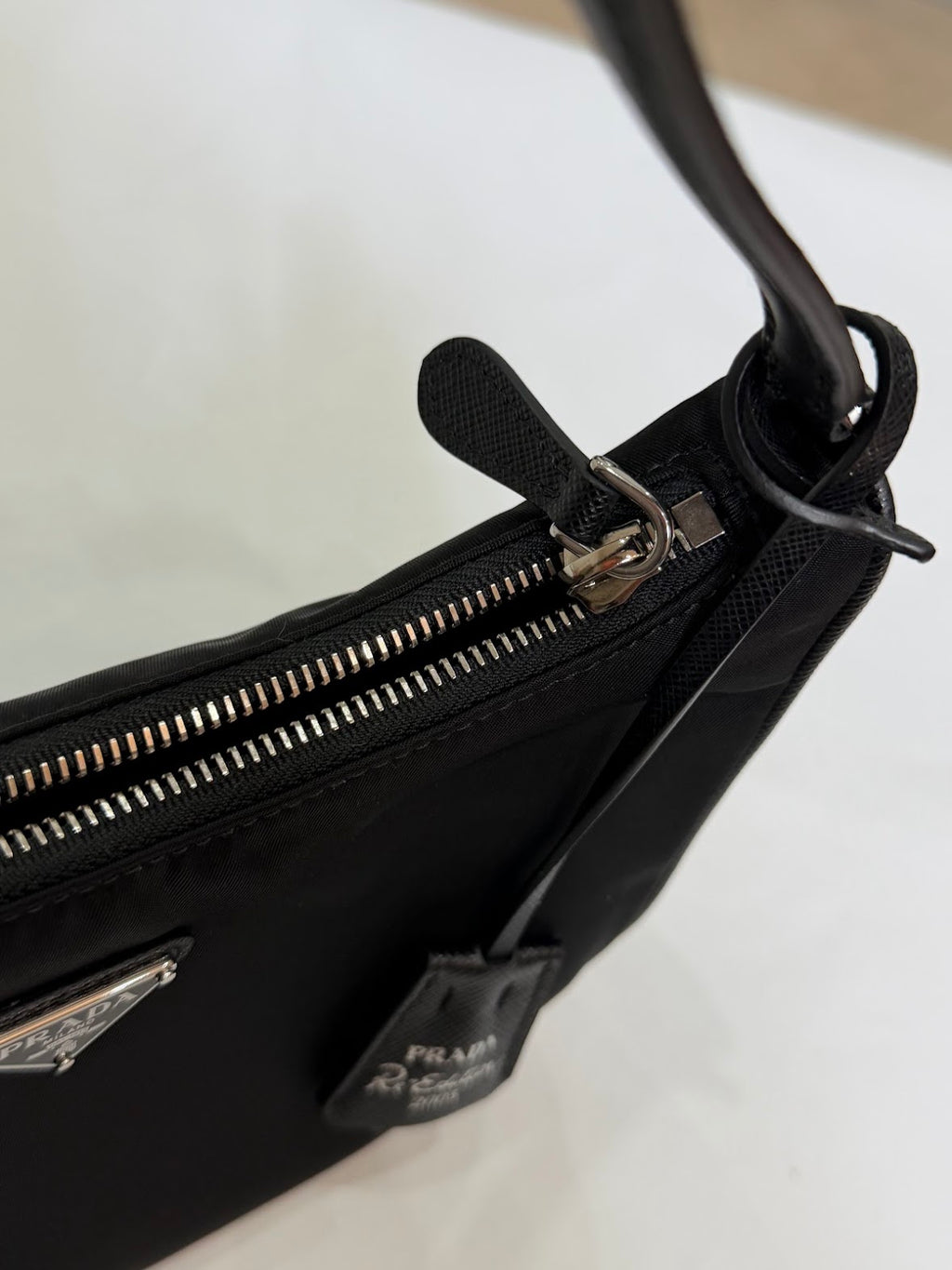 Prada Re-Edition 2005 Mini Borsa in Re-Nylon e Saffiano Nera