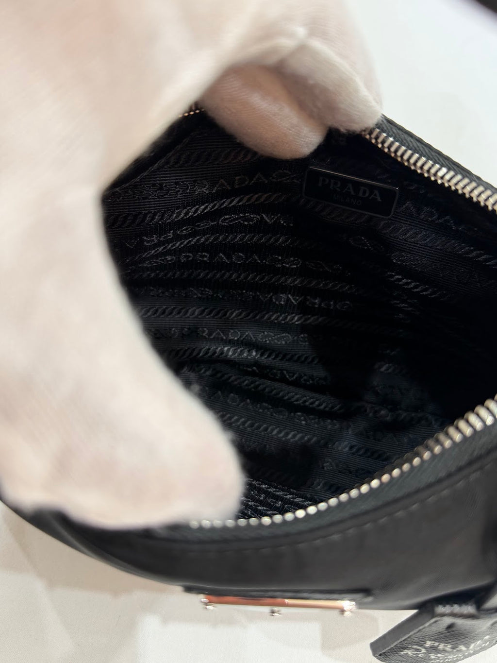 Prada Re-Edition 2005 Mini Borsa in Re-Nylon e Saffiano Nera