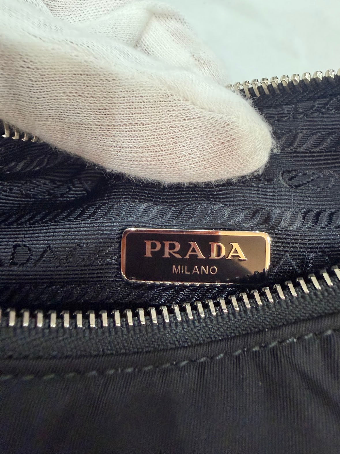 Prada Re-Edition 2005 Mini Borsa in Re-Nylon e Saffiano Nera